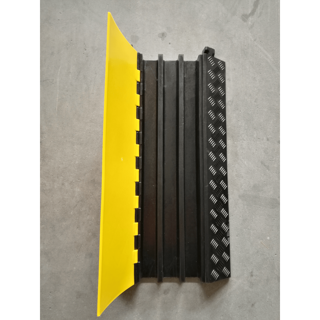 Protector de Cable de 3 Canales / Base de Goma y Tapa de Plástico / Tamaño del Canal 56x55MM / Capacidad de Carga 6.1 Toneladas / Longitud 90 cm / Ancho del Contorno 50 cm / Altura 7.5 cm / Color Amarillo-Negro / Material Hule - Imagen 4